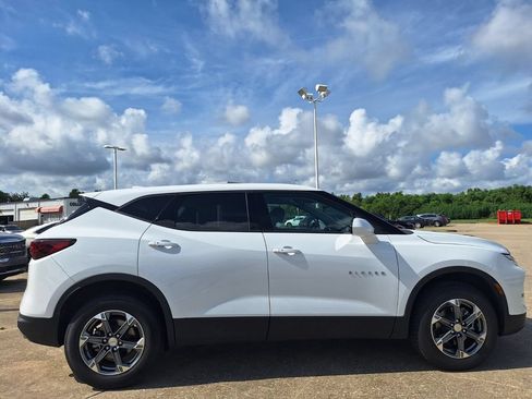 Used 2025 Chevrolet Blazer LT FWD image 4
