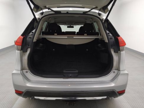 Used 2017 Nissan Rogue SV w/ SV Premium Package image 29