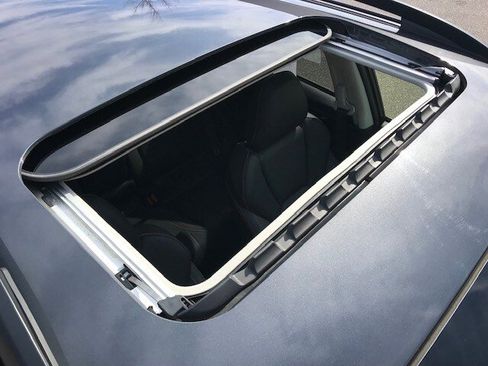 Certified 2023 Subaru Crosstrek 2.5i Limited w/ Moonroof Package image 9