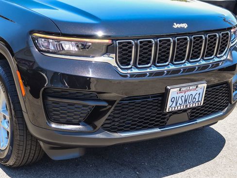 Used 2025 Jeep Grand Cherokee Laredo X RWD image 10