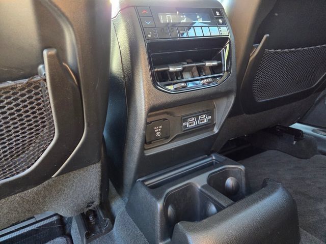 Used 2023 Jeep Grand Cherokee L Limited RWD image 18