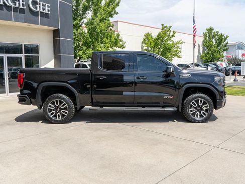 Used 2025 GMC Sierra 1500 AT4 w/ Technology Package AWD/4WD image 8