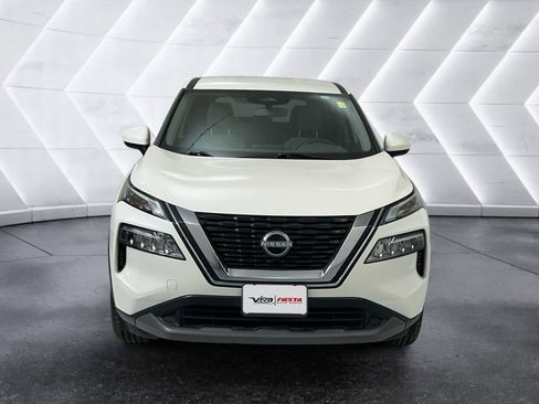 Used 2023 Nissan Rogue SV image 2