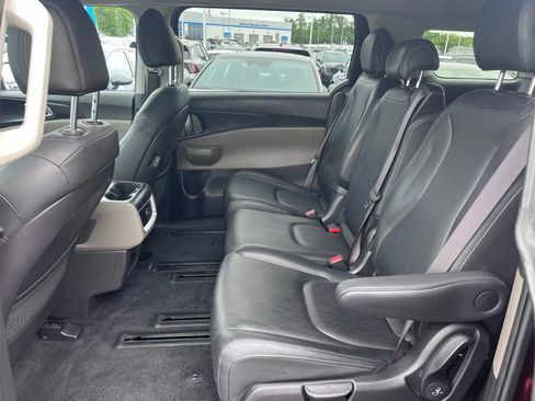 Certified 2025 Kia Carnival FWD image 19