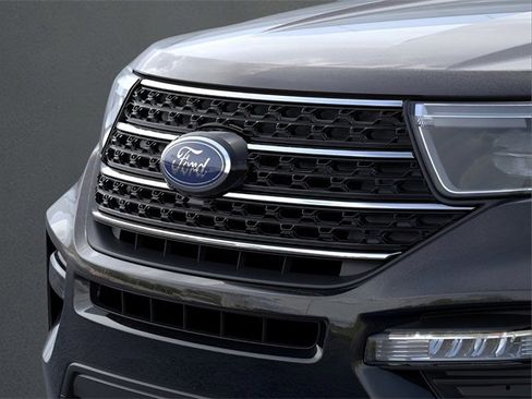 Used 2024 Ford Explorer XLT w/ Equipment Group 202A image 18