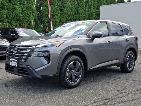 Used 2024 Nissan Rogue SV AWD/4WD image 3