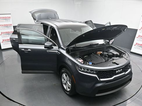 Used 2023 Kia Sorento LX image 42