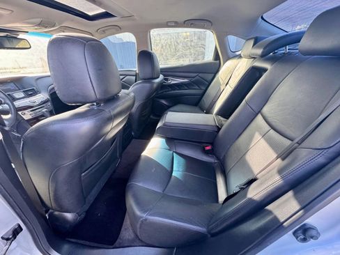 Used 2018 INFINITI Q70 Luxe image 22