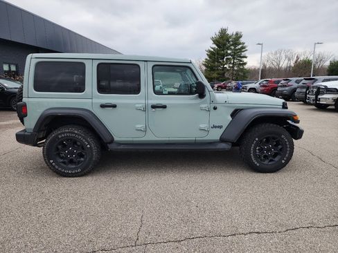 Used 2023 Jeep Wrangler Unlimited w/ Sun & Screen Package image 8