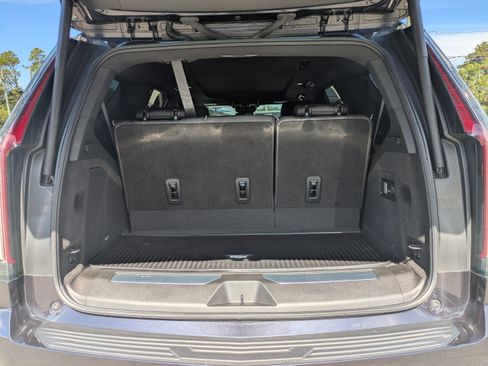 Used 2024 Cadillac Escalade Premium Luxury image 12