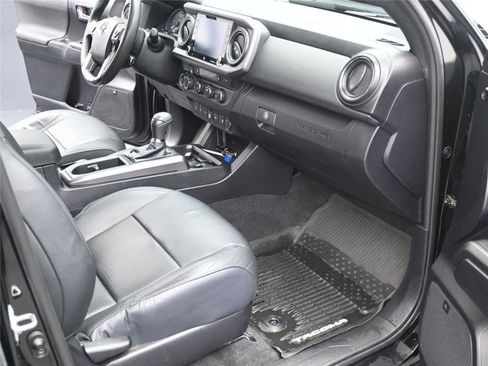 Used 2021 Toyota Tacoma TRD Sport w/ TRD Premium Sport Package image 9