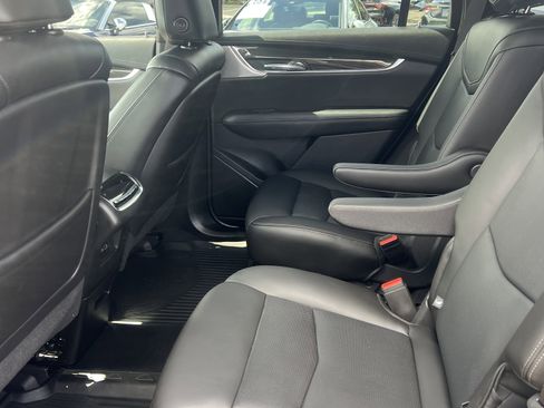 Used 2022 Cadillac XT6 Sport w/ LPO, ONYX Package image 16