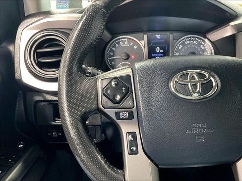 Used 2018 Toyota Tacoma SR5 AWD/4WD image 22