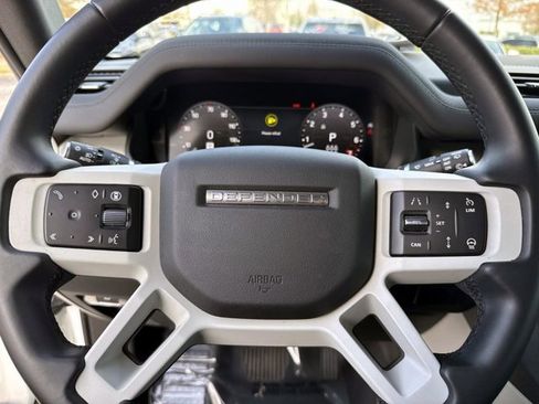 Used 2024 Land Rover Defender 130 X-Dynamic SE image 28
