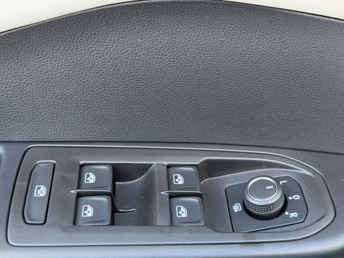 New 2026 Volkswagen Taos SE image 17