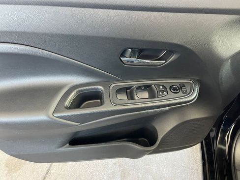 Used 2025 Nissan Versa SV image 18