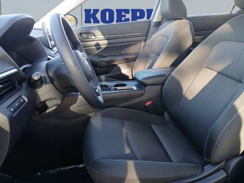 Used 2025 Nissan Altima 2.5 S FWD image 10