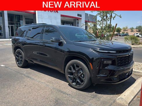 Used 2025 Chevrolet Traverse RS w/ LPO, Floor Liner Package FWD image 1