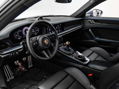 Used 2025 Porsche 911 Carrera T RWD image 40