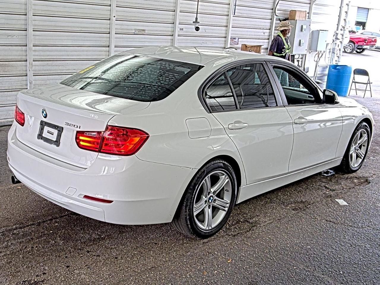 Used 2014 BMW 320i Sedan RWD image 3