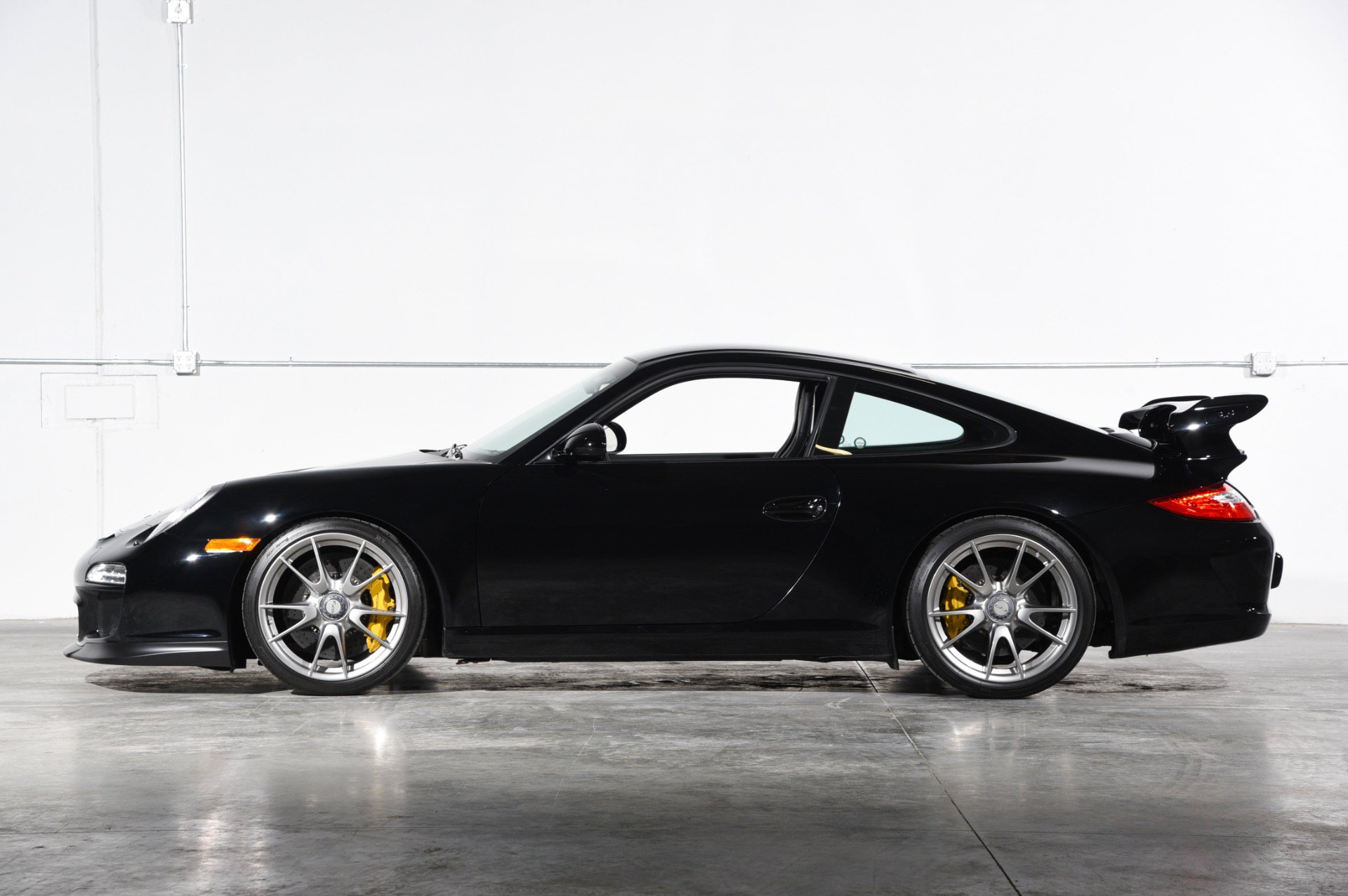 Used 2010 Porsche 911 GT3 RWD image 12