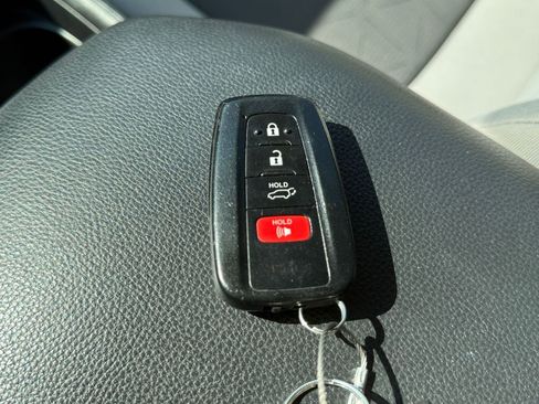 Used 2021 Toyota RAV4 XLE w/ Convenience Package image 22