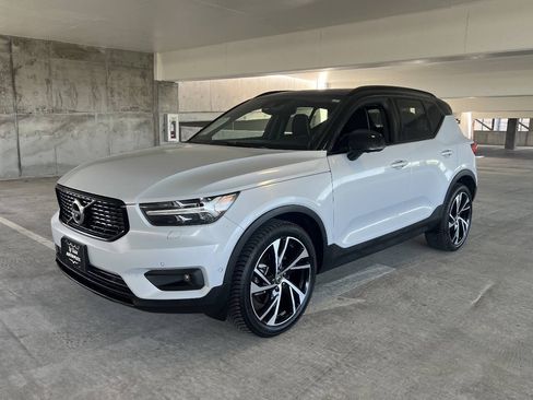 Used 2021 Volvo XC40 T5 R-Design w/ Advanced Package AWD/4WD image 24