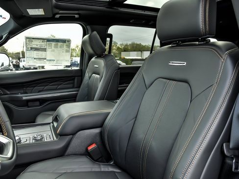 New 2024 Ford Expedition Platinum image 7