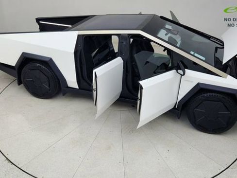 Used 2024 Tesla Cybertruck AWD Crew Cab image 80