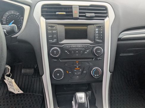 Used 2013 Ford Fusion SE FWD image 18