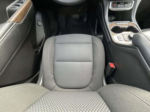 Used 2023 GMC Acadia SLE w/ Driver Convenience Package image 14