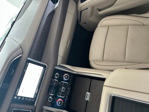 Used 2023 GMC Yukon Denali w/ Denali Reserve Package RWD image 25