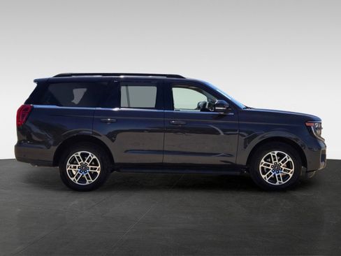 Used 2025 Ford Expedition Active AWD/4WD image 4