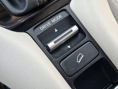 Used 2023 Honda HR-V LX image 23