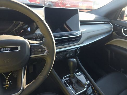 Used 2026 Jeep Compass Limited image 5