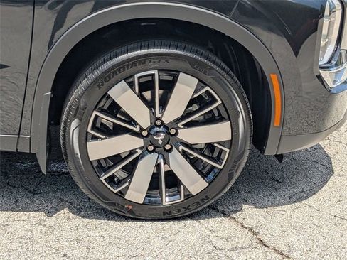 New 2025 Mitsubishi Outlander SE image 11