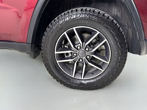 Used 2020 Jeep Grand Cherokee Laredo w/ 18" Wheel & 8.4" Radio Group image 31