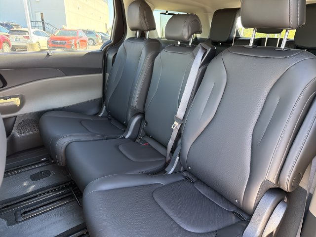 New 2027 Kia Carnival EX FWD image 19