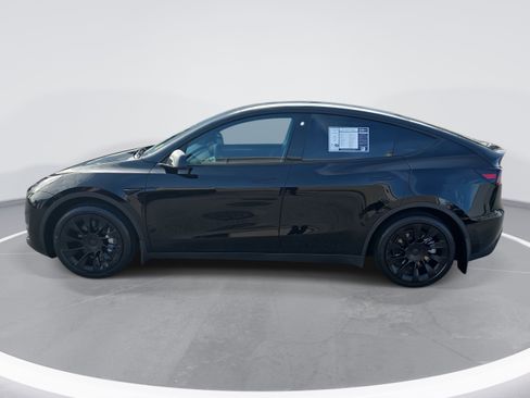 Used 2023 Tesla Model Y Long Range image 8