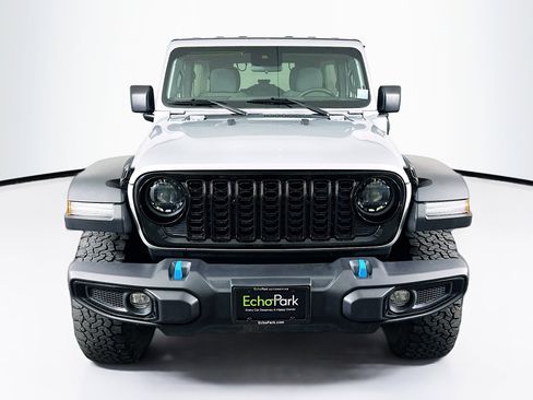 Used 2024 Jeep Wrangler Willys image 2