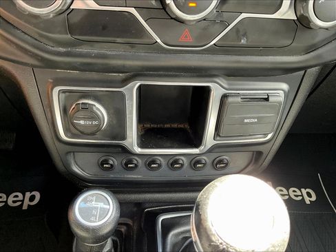 Used 2019 Jeep Wrangler Sport AWD/4WD image 17