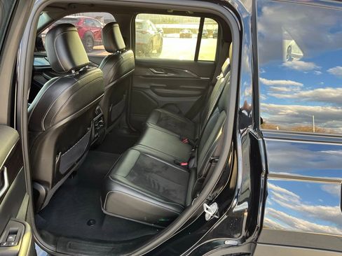 Used 2023 Jeep Grand Cherokee Altitude image 13