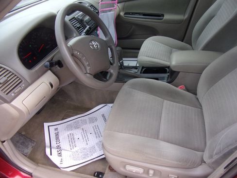Used 2006 Toyota Camry LE FWD image 2