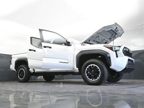 Used 2024 Toyota Tacoma TRD Off-Road AWD/4WD image 45