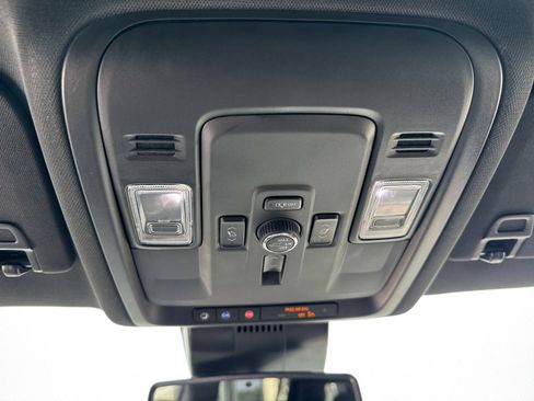 Used 2025 Chevrolet Suburban Premier image 28