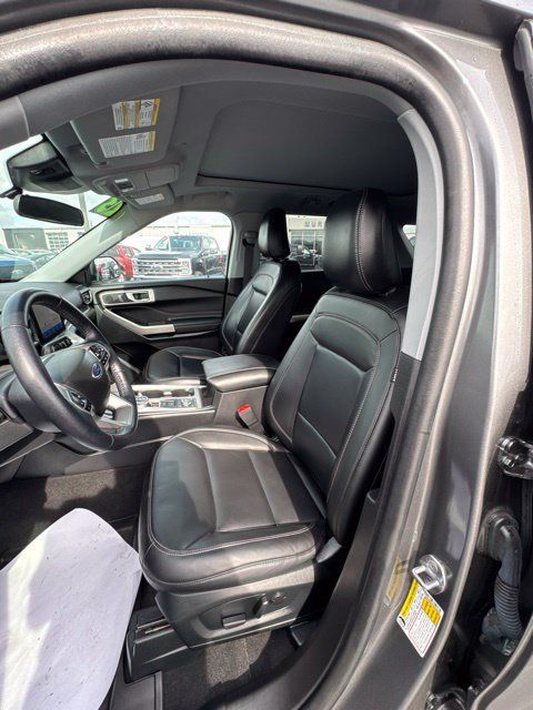 Used 2023 Ford Explorer XLT w/ Equipment Group 202A AWD/4WD image 9