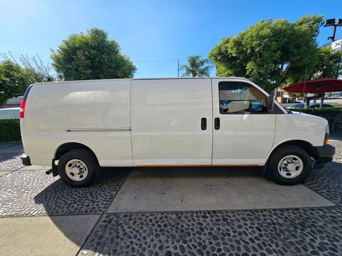 Used 2018 Chevrolet Express 3500 Extended w/ Driver Convenience Package image 4