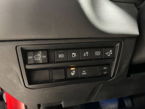 Used 2023 Toyota Tundra Platinum AWD/4WD image 30