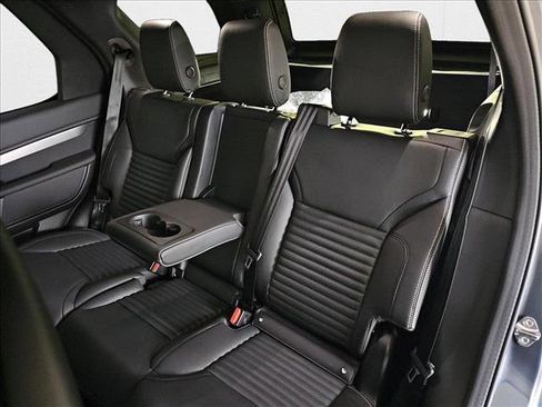 New 2025 Land Rover Discovery Dynamic SE AWD/4WD image 16