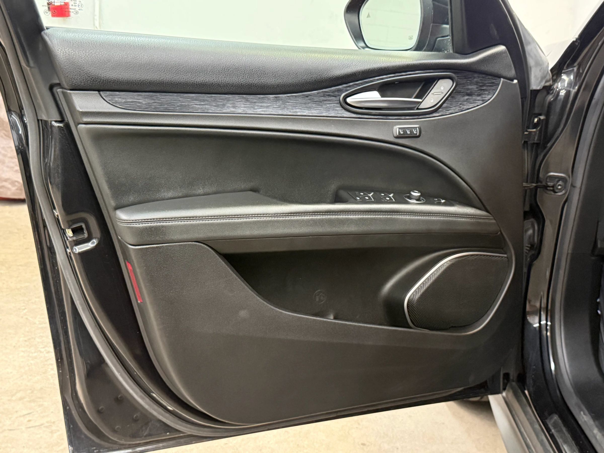 Used 2023 Alfa Romeo Stelvio Sprint RWD image 12